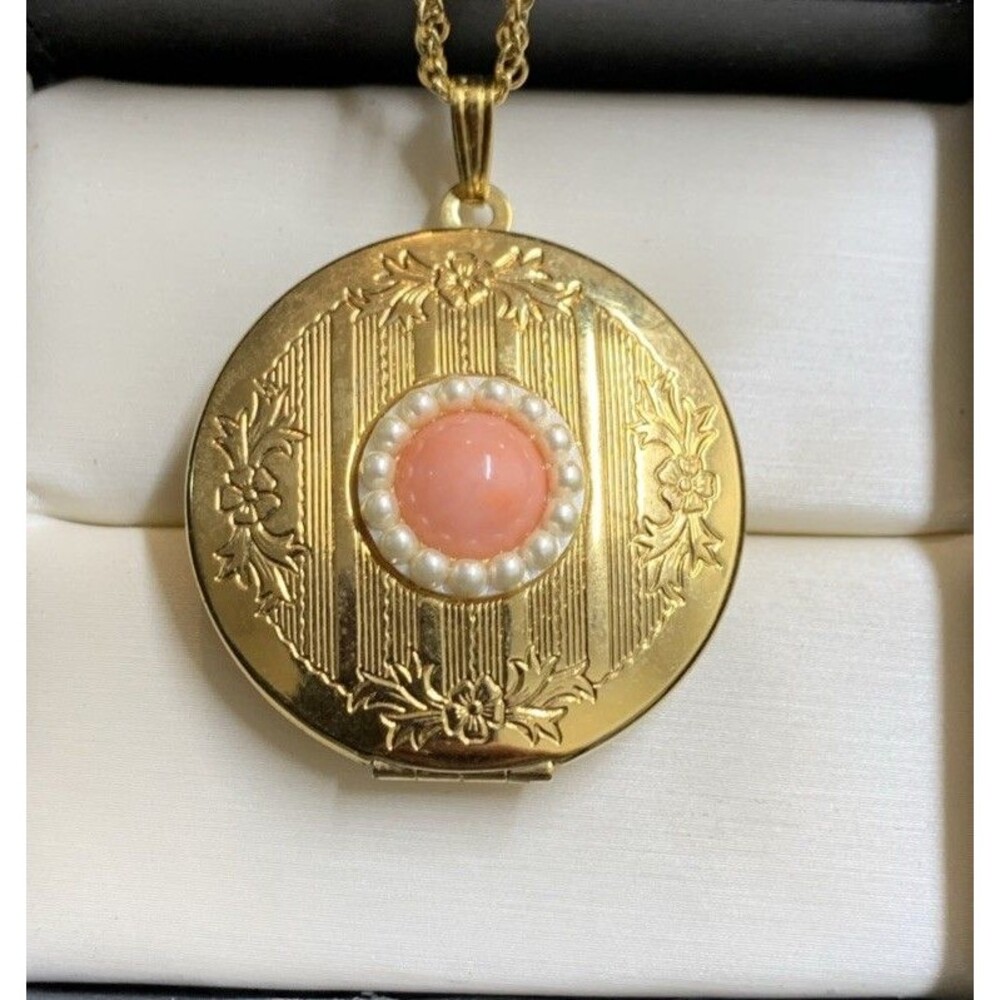 Vintage Goldtone Locket Necklace Pendant Double Photo Etched Coquette 30”
